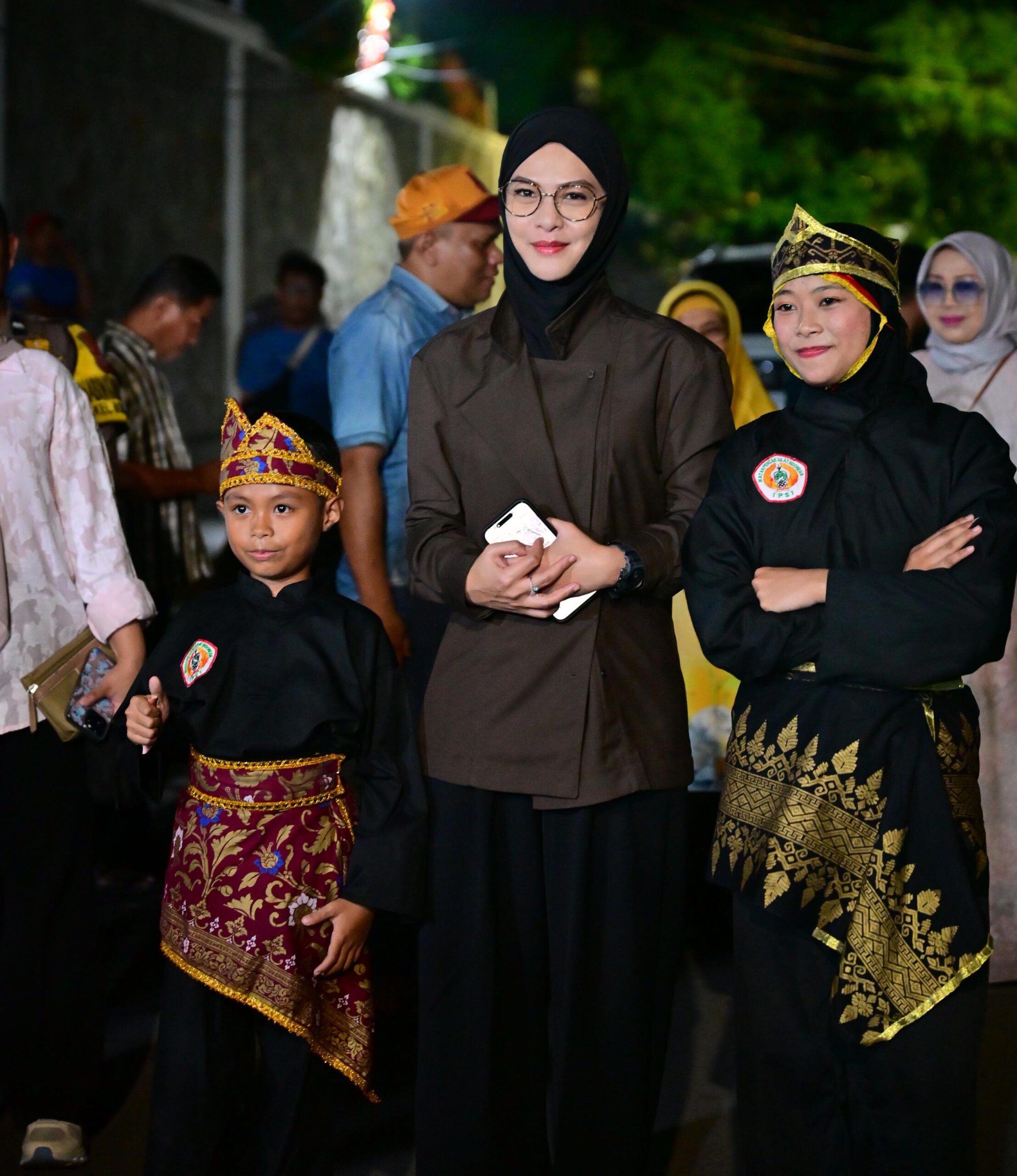 Dihadapan Cicu, Pensiunan Guru Gagas Pembuatan Mural untuk Hidupkan Sejarah Kerajaan  Gowa-Tallo