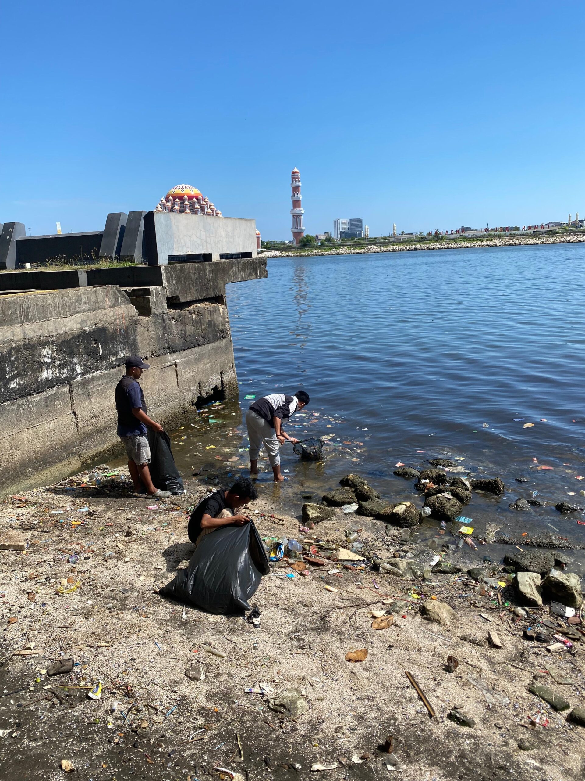 Viral Keluhan Warga Soal Sampah Pantai Losari, Ini Respon Cepat Pemkot Makassar