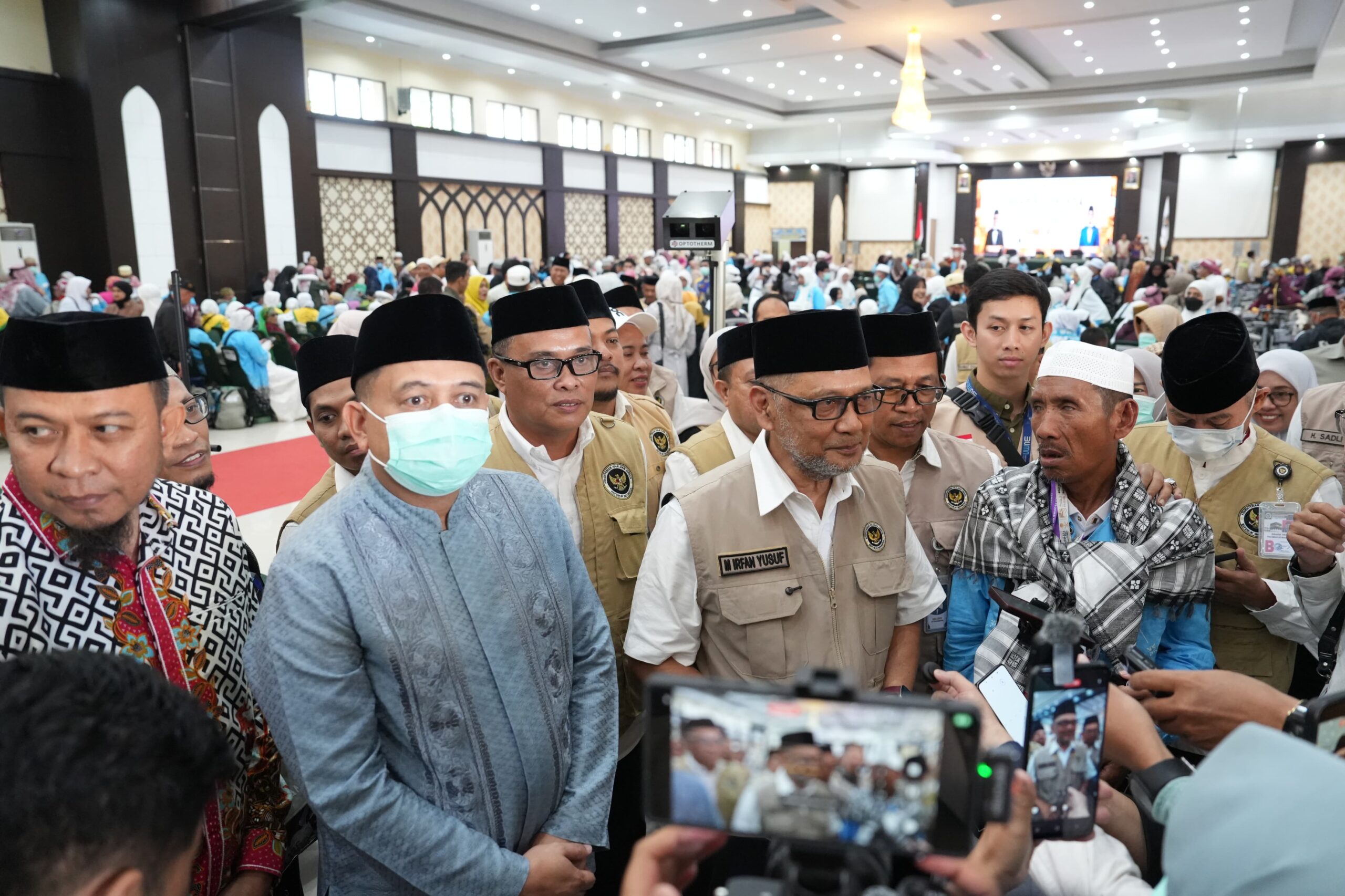 Haru dan Syukur, Wali Kota Appi Bersama Menhaj RI Sambut Jemaah Haji Makassar Gelombang Pertama