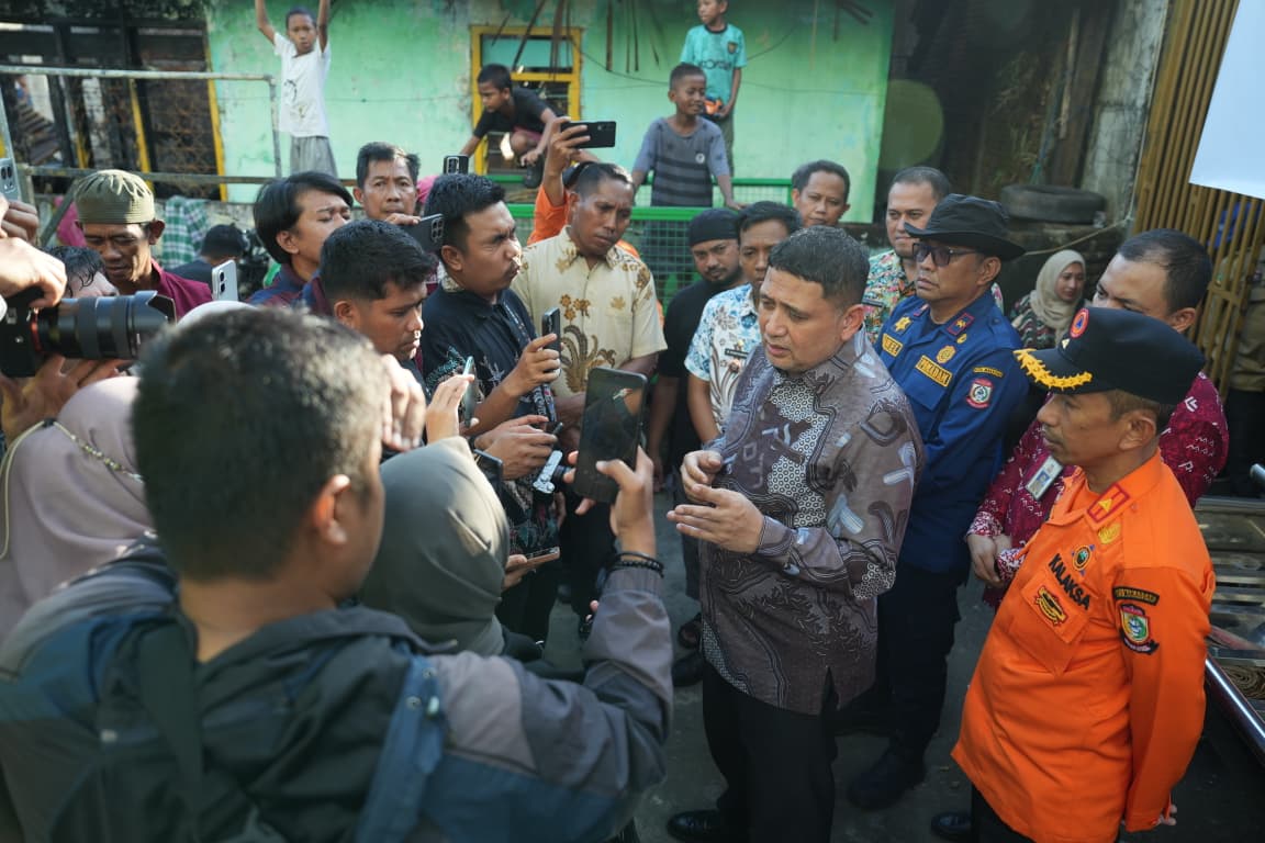 Tinjau Lokasi Kebakaran di Mangasa, Wali Kota Makassar Salurkan Logistik hingga Bantuan Material Bangunan