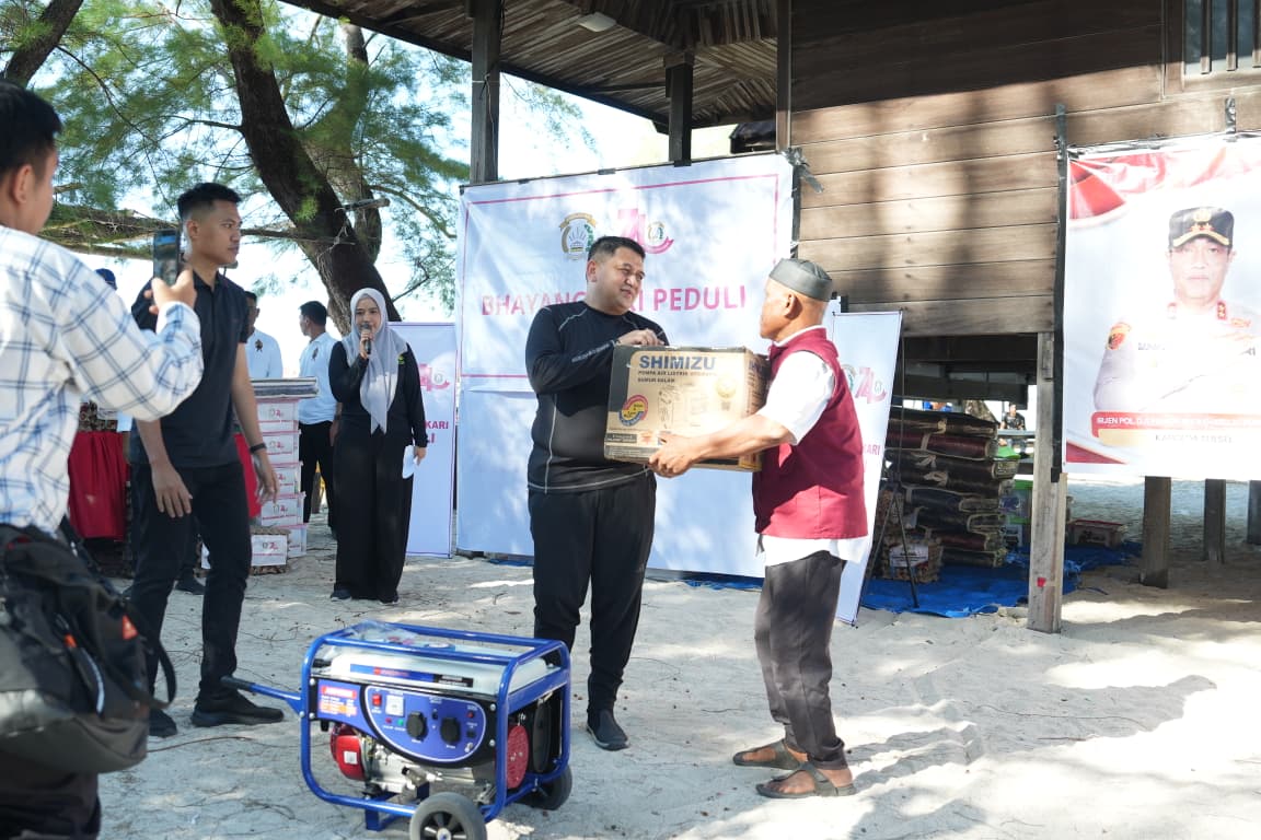 Sambangi Pulau Lanjukang, Kapolda Sulsel dan Wali Kota Makassar Ajak Warga Jaga Terumbu Karang