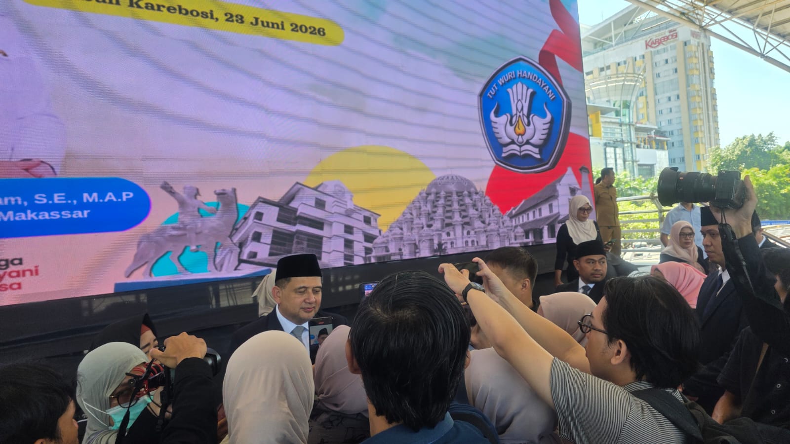 Wali Kota Makassar Tambah Insentif Guru Pulau: Tak Ada Lagi Cerita Kepsek Berbulan-bulan Tak Masuk Sekolah