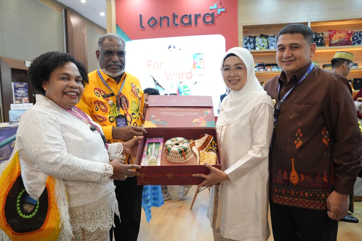 Pikat Pengunjung ICE APEKSI 2026 di Medan, Melinda Aksa Promosikan Produk Unggulan Dekranasda Makassar