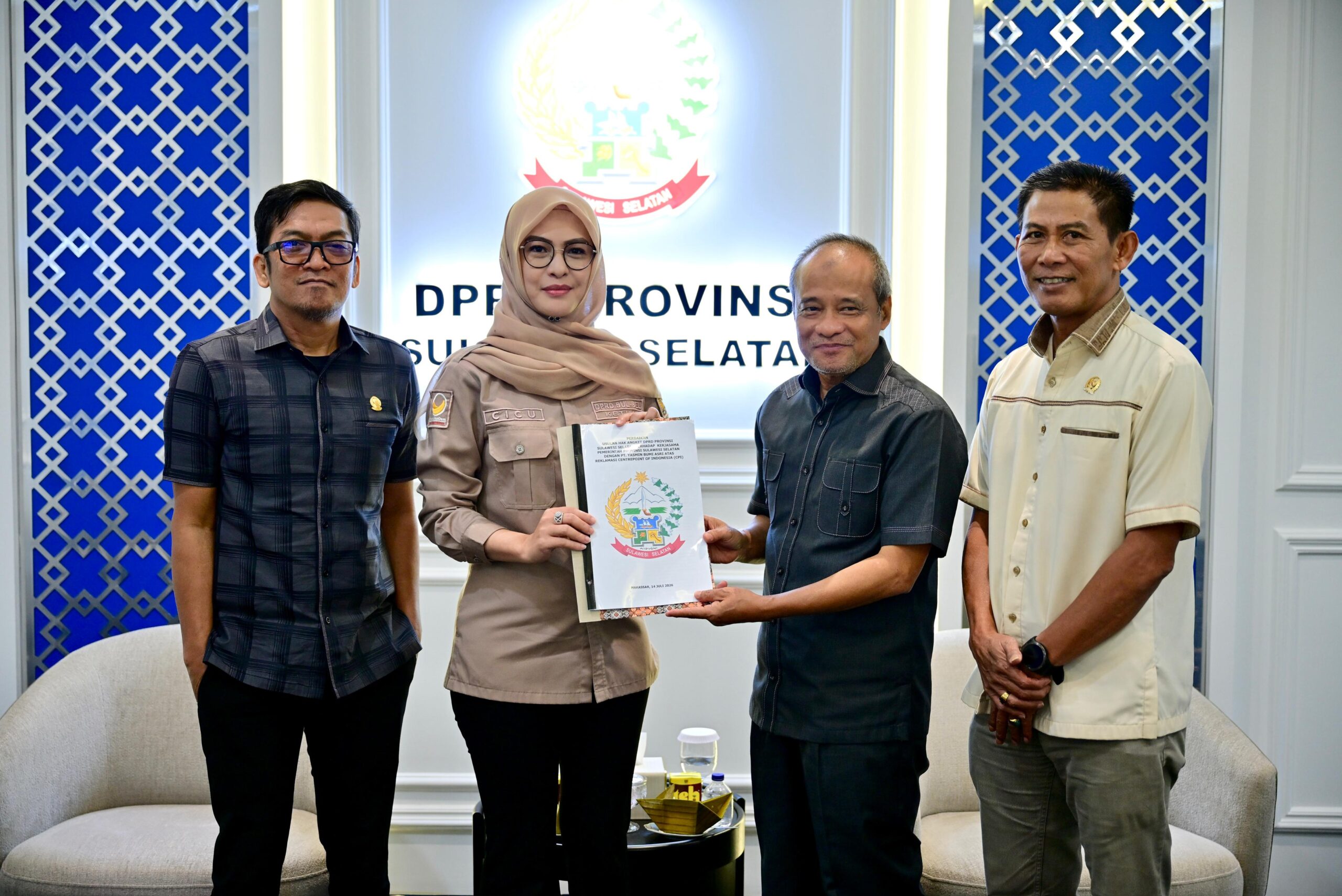 Sempat Terbakar, Enam Fraksi DPRD Sulsel Serahkan Ulang Dokumen Hak Angket Reklamasi CPI