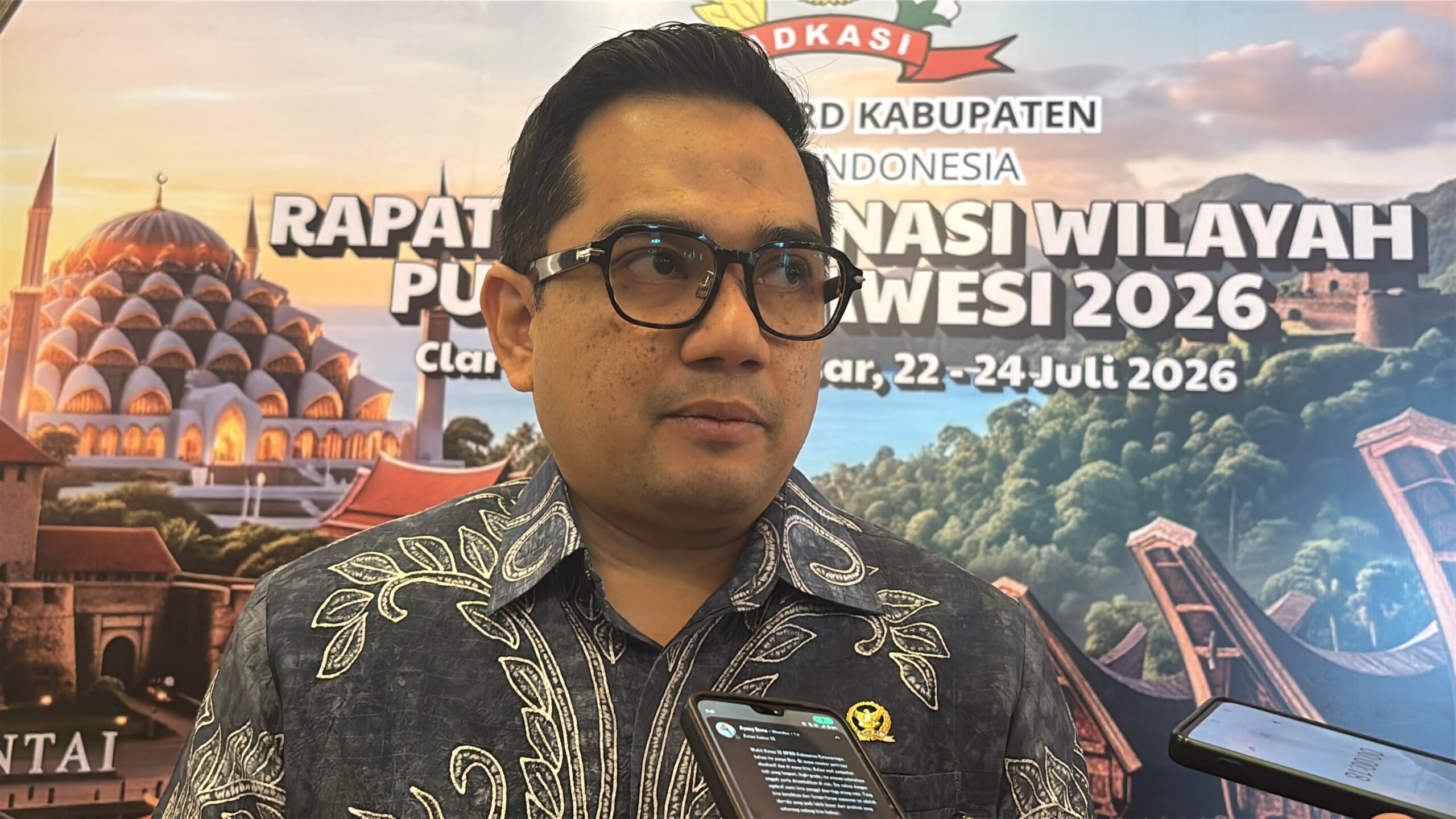 Rakorwil ADKASI Sulawesi 2026: Ketua Komisi II DPR Paparkan Revisi UU Pemilu hingga Gaji PPPK dari APBN