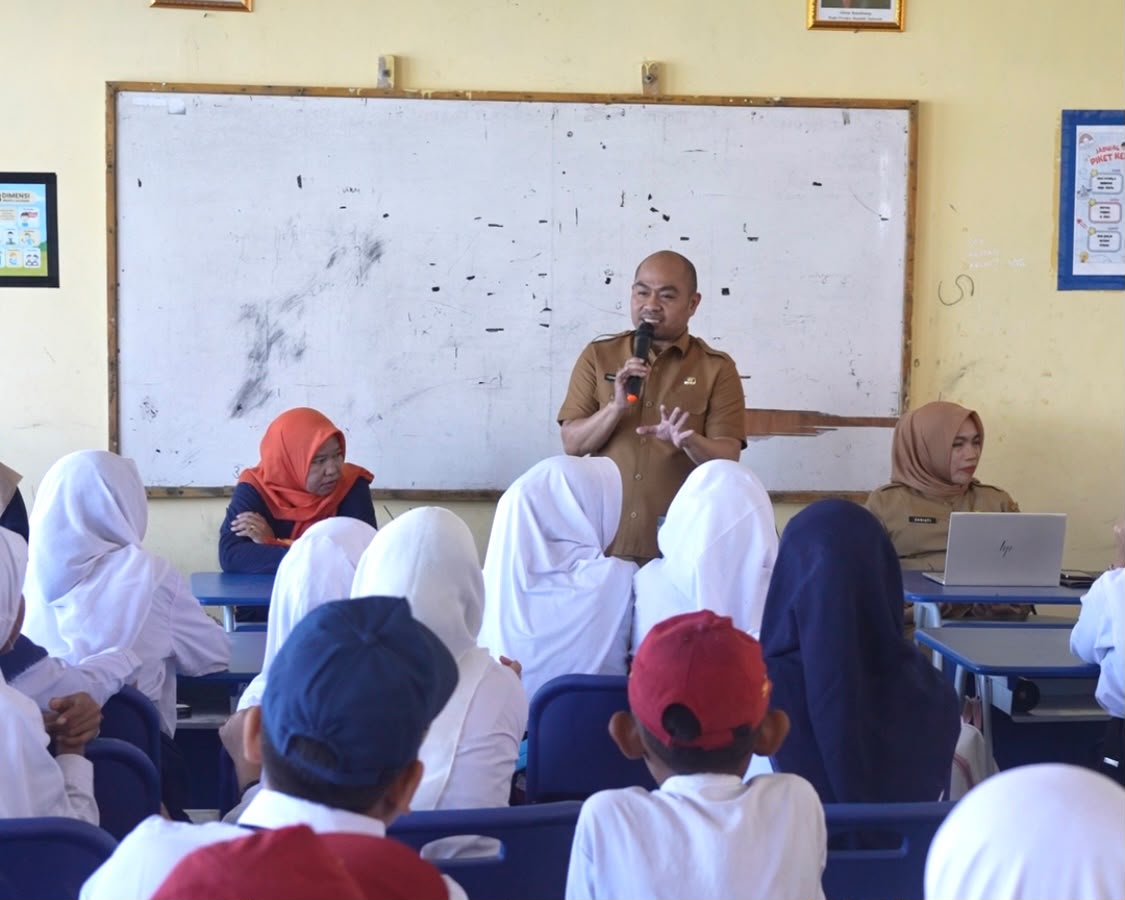 Diskominfo Makassar Edukasi Literasi Digital dan PP TUNAS bagi Siswa di Pulau Bonetambo