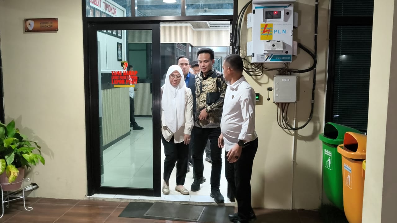 Buntut Pemeriksaan Bupati, Polisi Bersenjata Lengkap Geledah Tiga Kantor Pemkab Gowa
