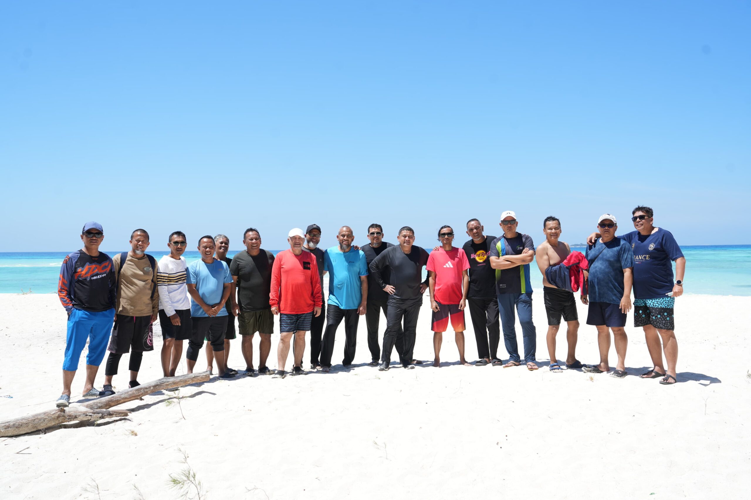 Jelajah Pulau dan Kota, Munafri Arifuddin Padukan Agenda Pembangunan dengan Aksi Penghijauan