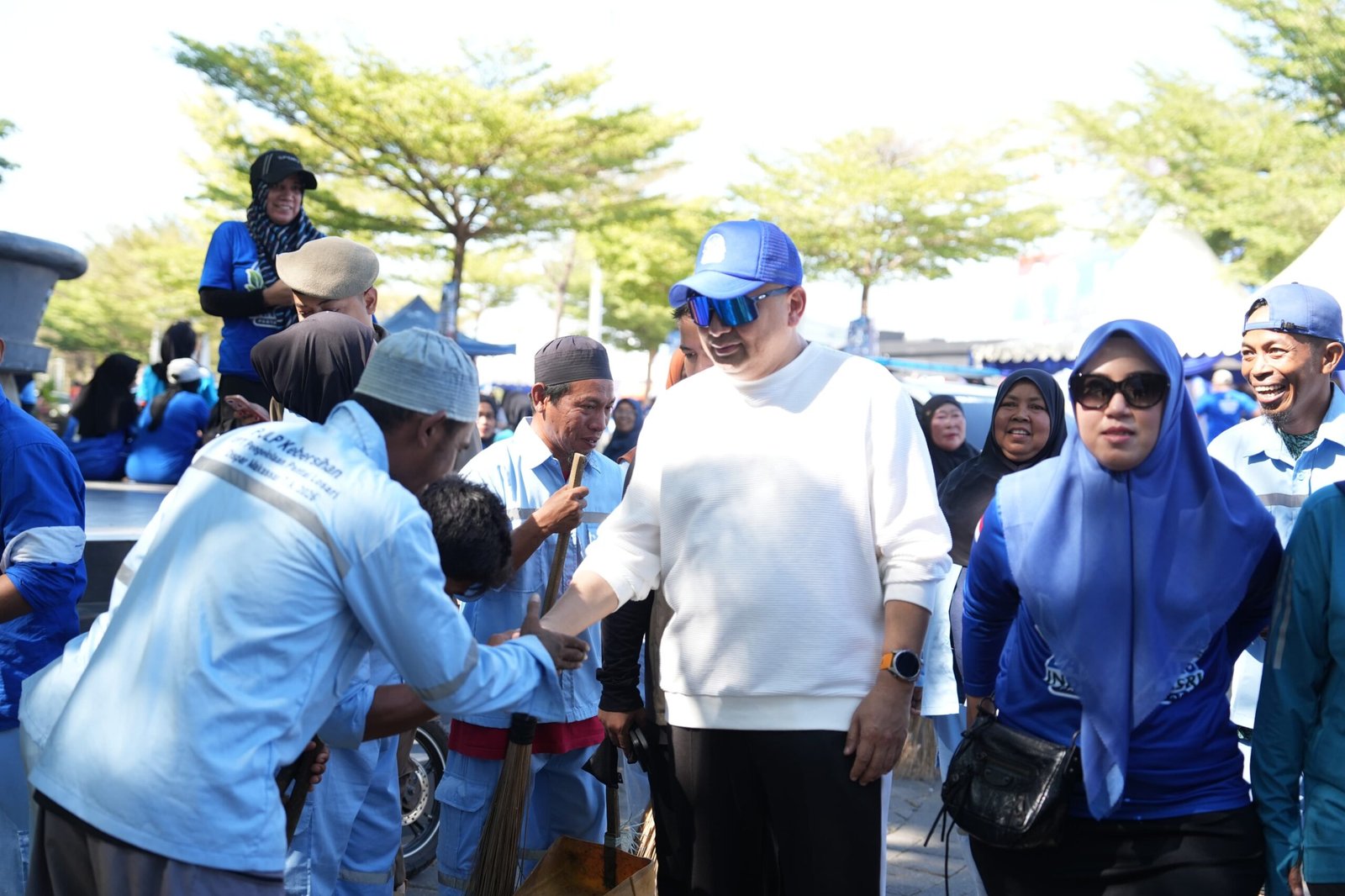 Wali Kota Makassar Puji Aksi Lingkungan dan Sosial DPC Demokrat di Pantai Losari
