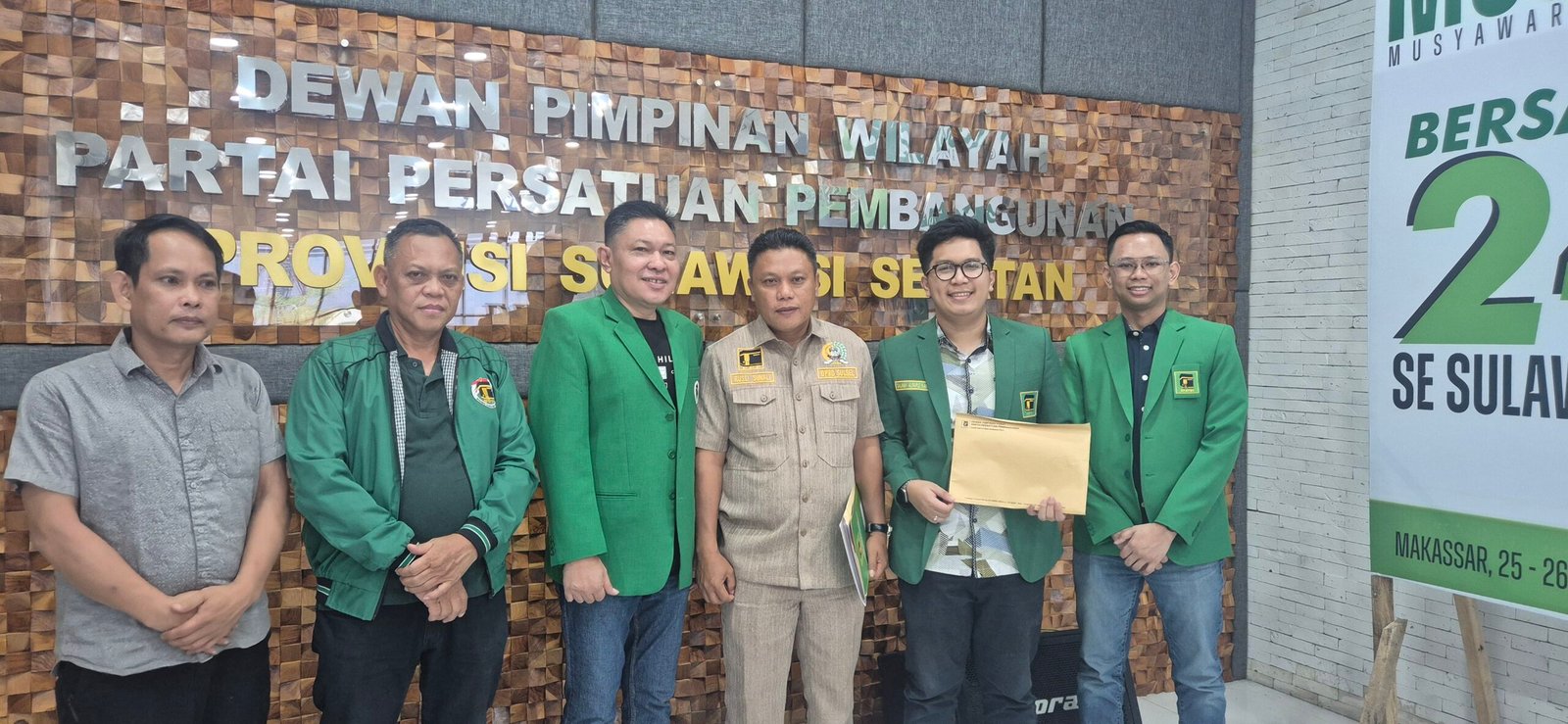 DPW PPP Sulsel Serahkan SK Kepengurusan DPC Makassar dan Luwu
