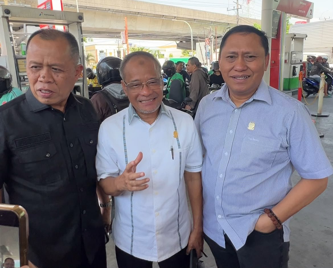 Panik Membeli BBM Picu Antrean Panjang di Makassar, DPRD Sulsel Sebut Stok Pertamina Aman