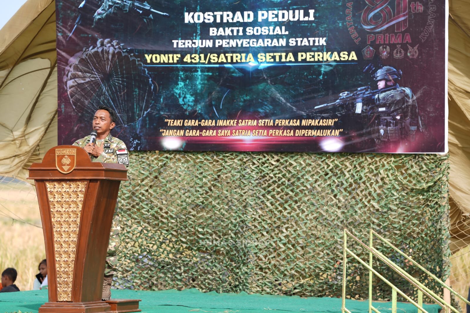 Prajurit Divif 3 Kostrad Gelar Terjun Statik dan Bakti Sosial di Sidrap Jelang Latma Malaysia